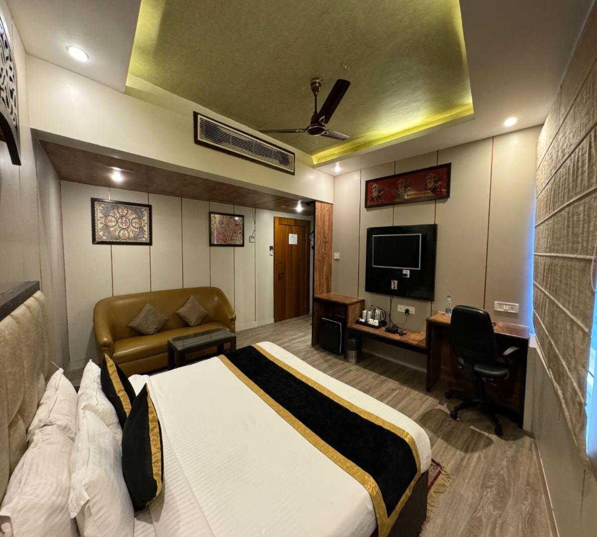 Hotel Runway Inn Pura Raghunāth 外观 照片
