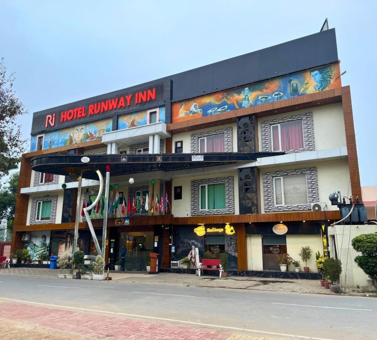 Hotel Runway Inn Pura Raghunāth 外观 照片